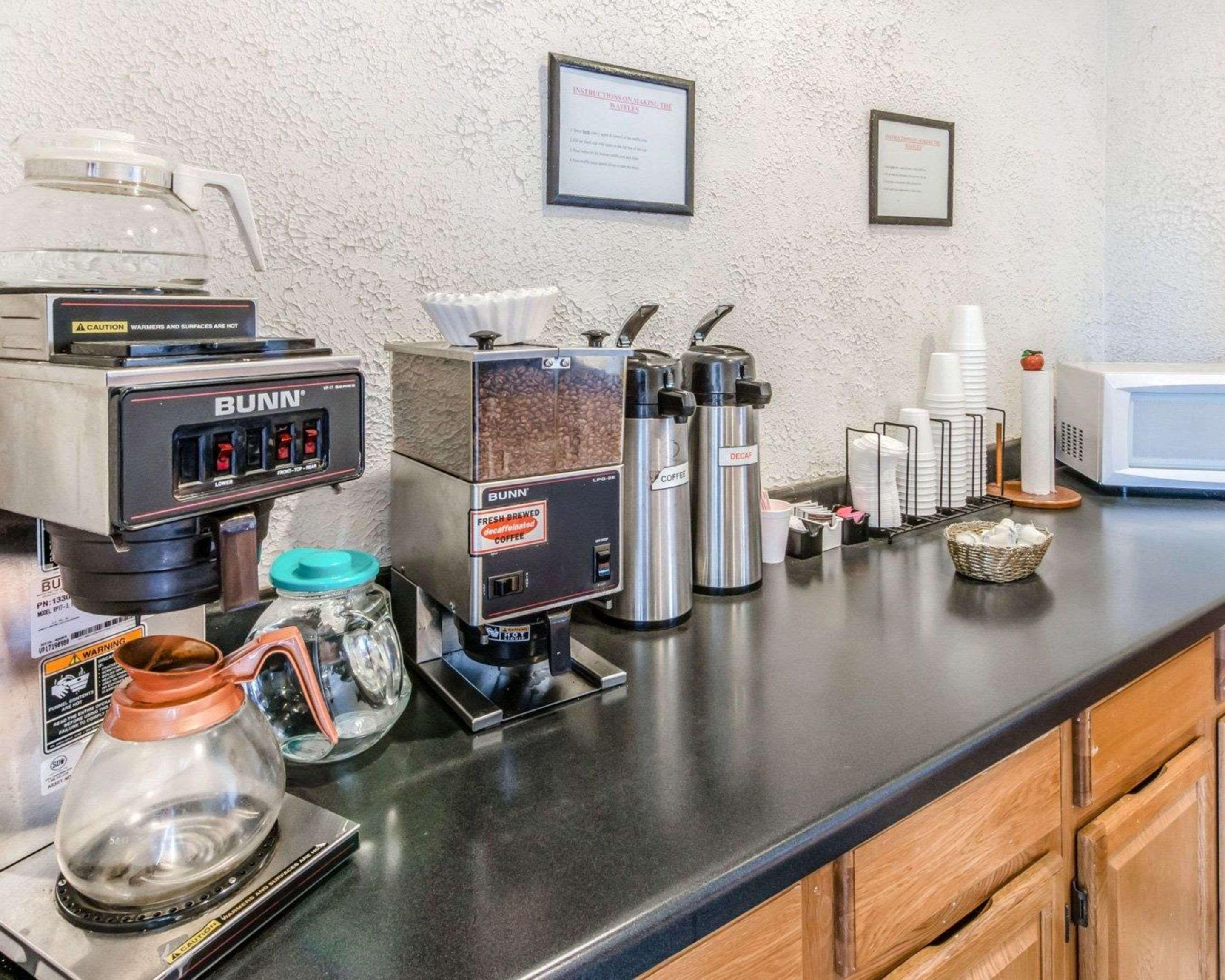 Econo Lodge Altoona I-99 Екстериор снимка