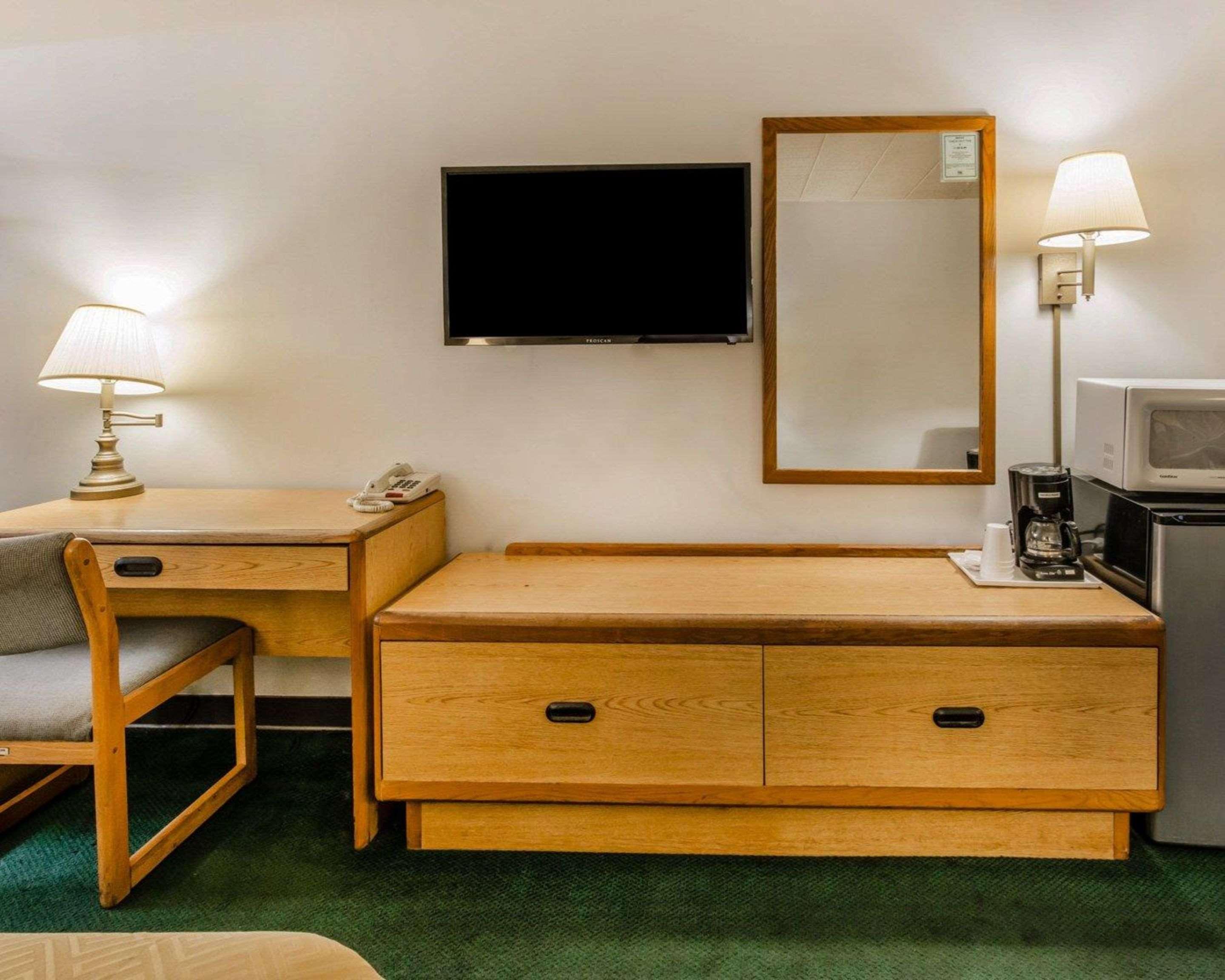 Econo Lodge Altoona I-99 Екстериор снимка