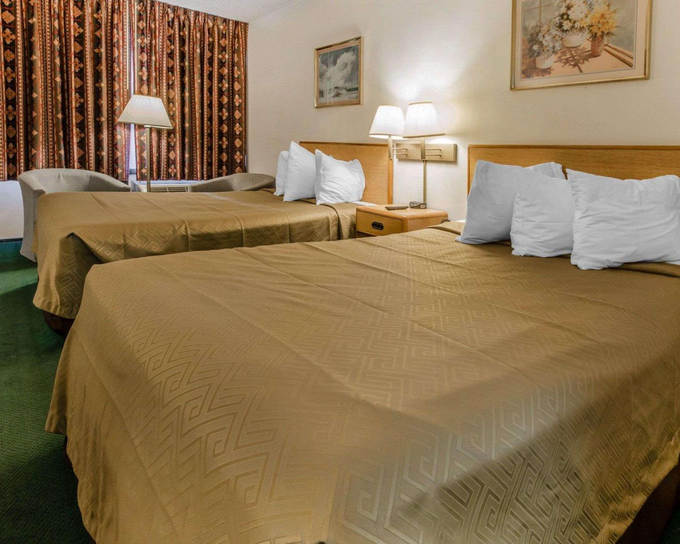 Econo Lodge Altoona I-99 Екстериор снимка