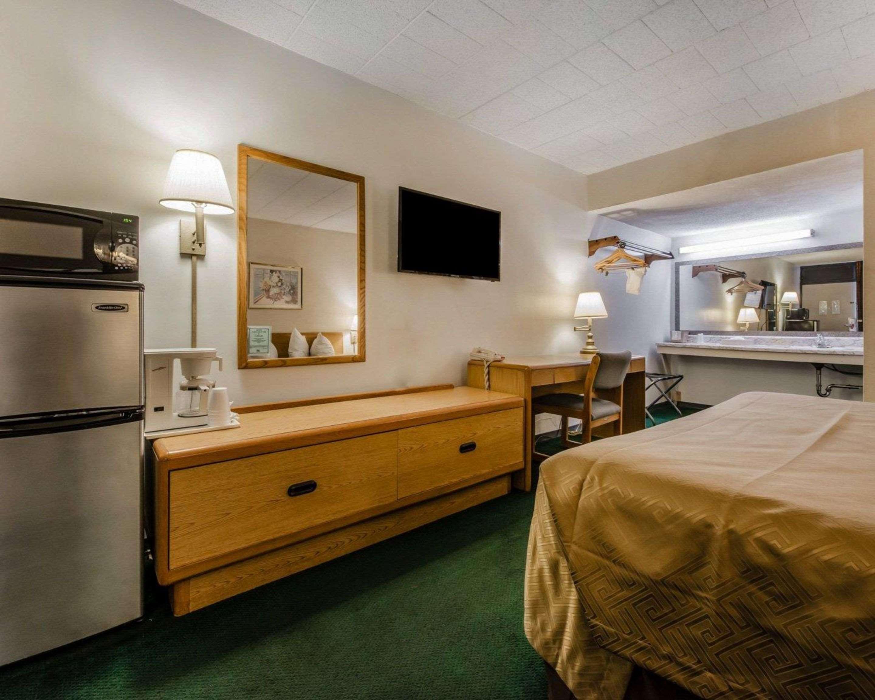Econo Lodge Altoona I-99 Екстериор снимка